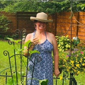 Meet your Posher, Suzanne